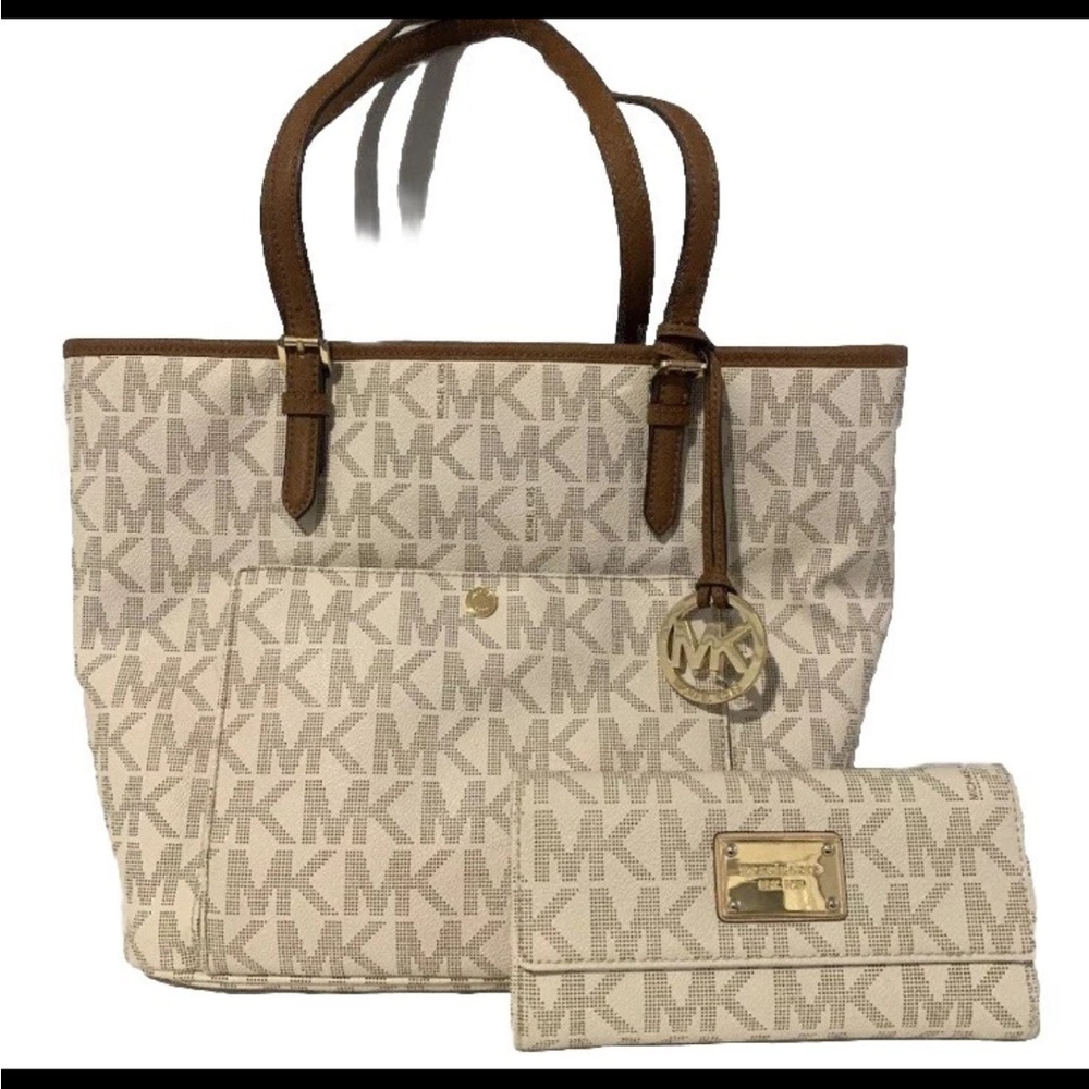 Michael Kors Signature Jet Set Tote in Vanilla w/ Matching Checkbook Wallet